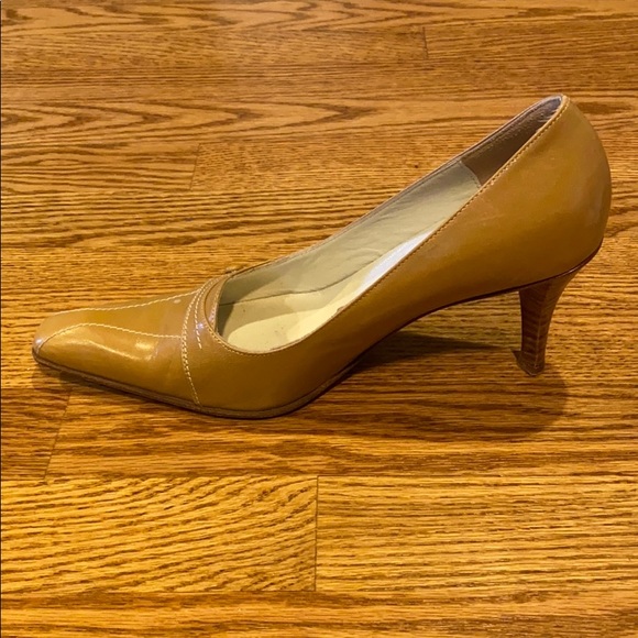 BCBG Max Azria Pointy toe pumps - Picture 3 of 5